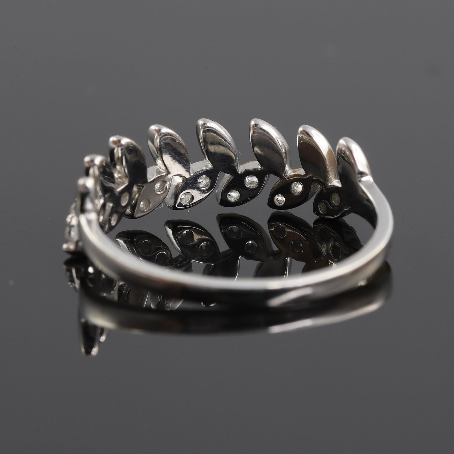 Leaf Inspired Vintage Moissanite Wedding Band