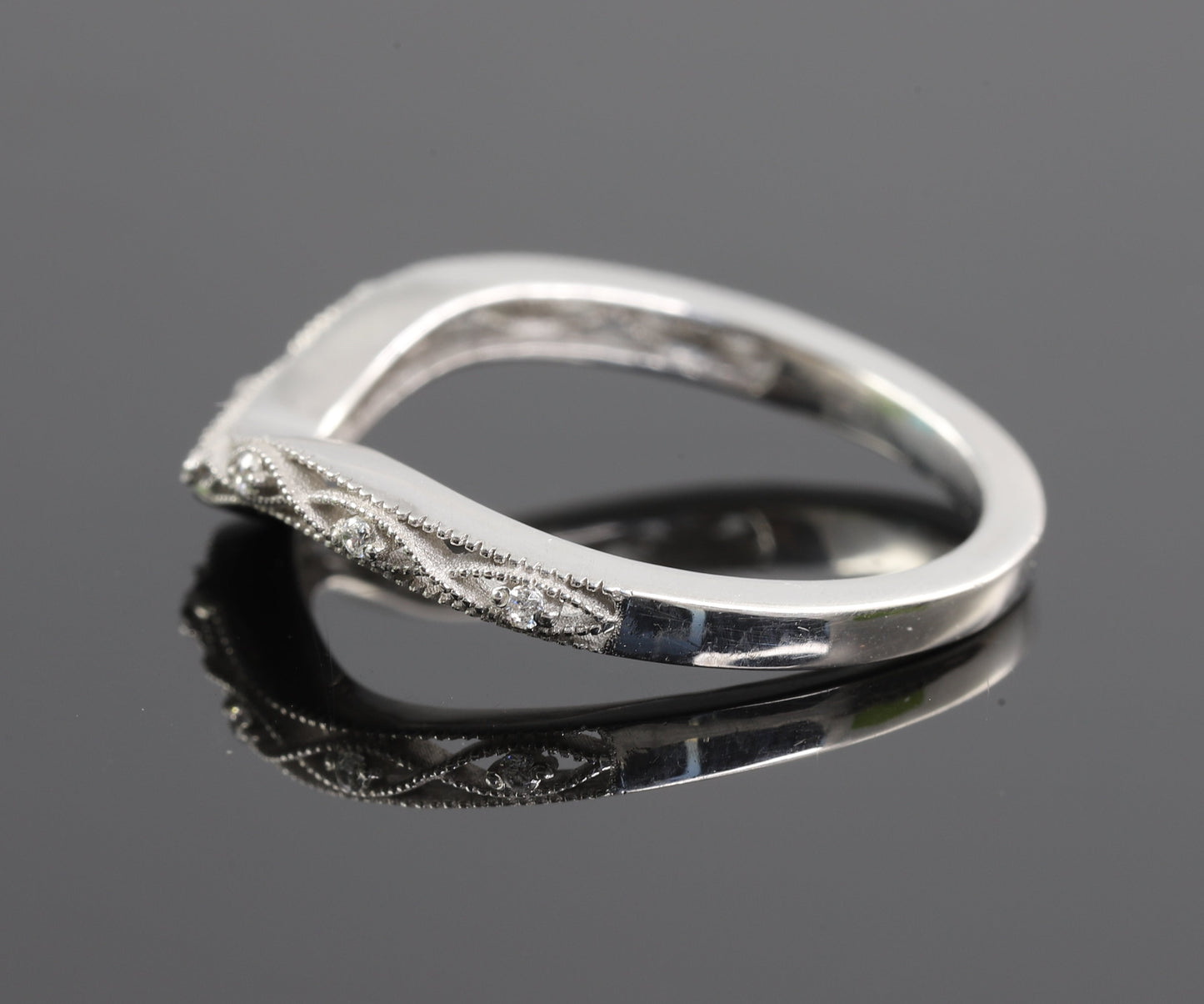 Curved Vintage Round Cut Moissanite Band